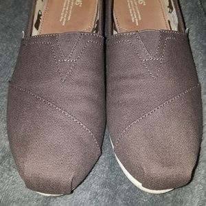 Women's size 10w TOM's